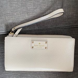 Kate Spade ♠️ Layton Wallet (Like New)